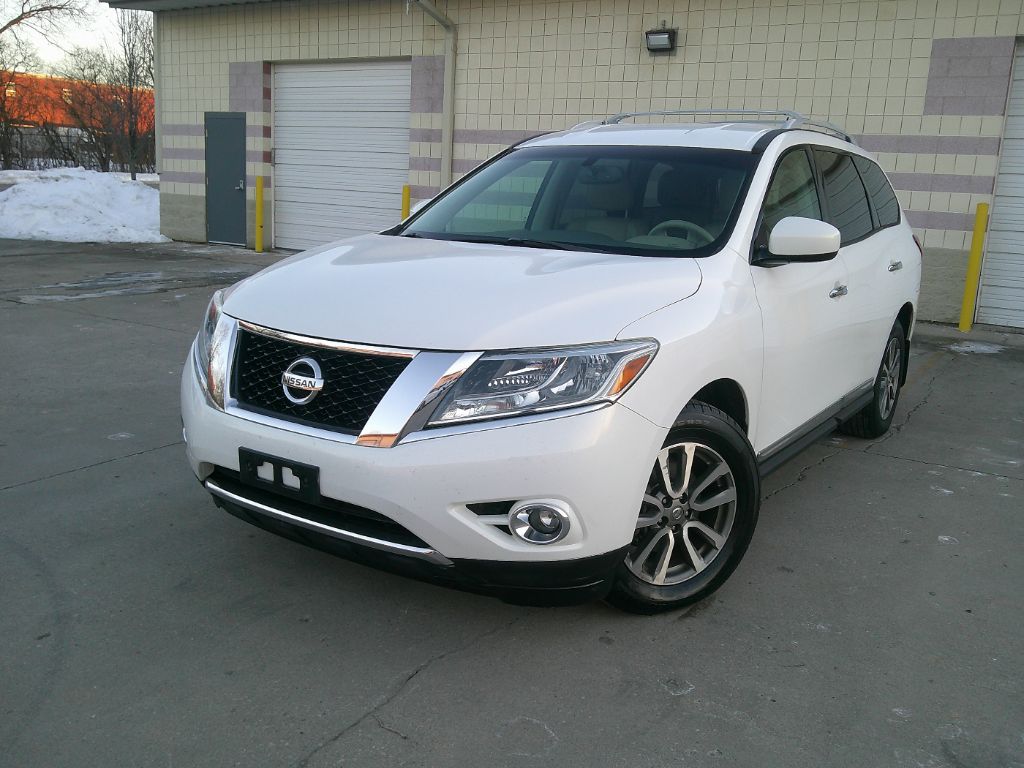 2013 Nissan Pathfinder S photo