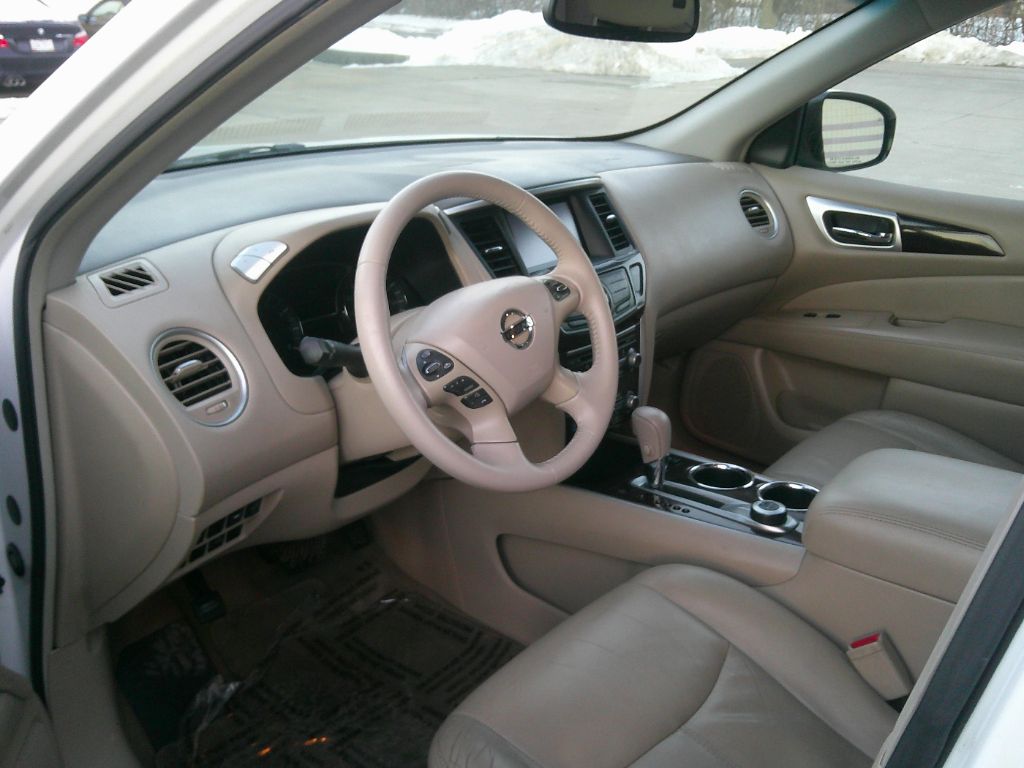 2013 Nissan Pathfinder S photo