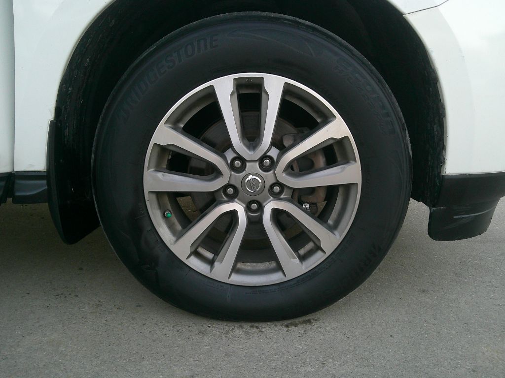 2013 Nissan Pathfinder S photo