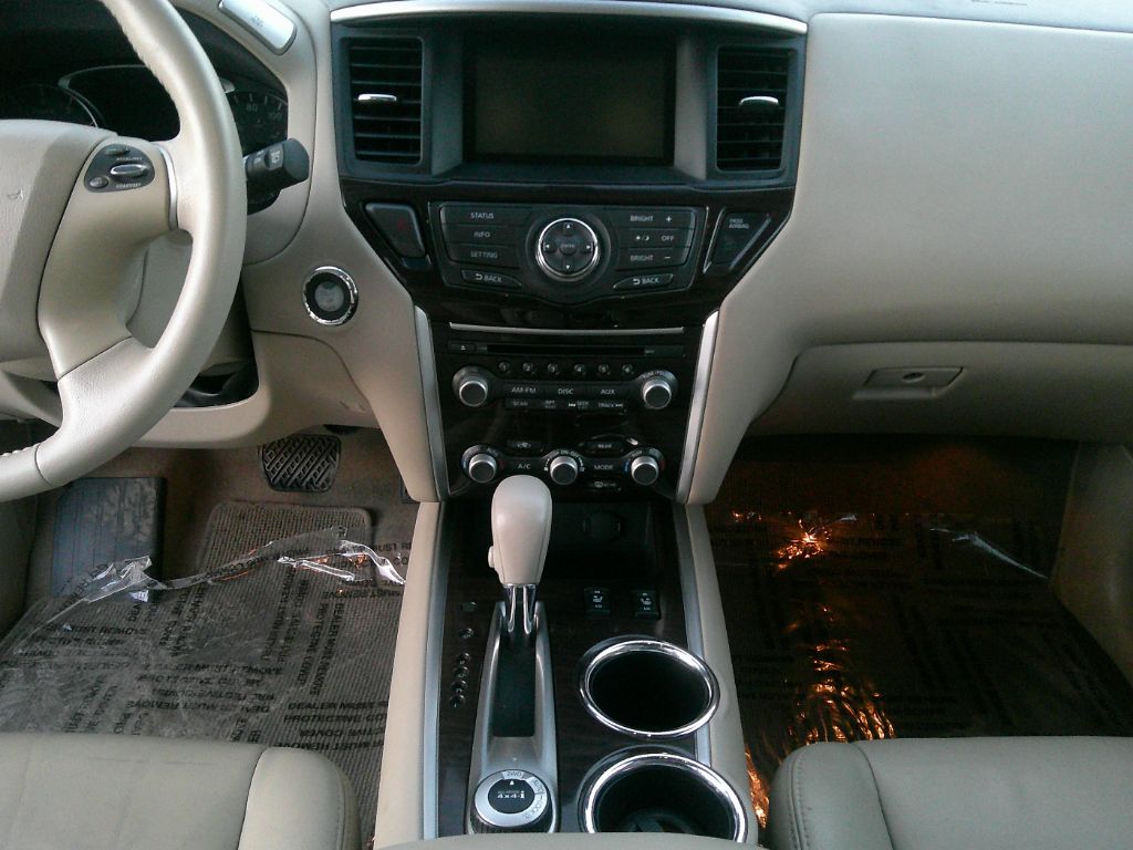 2013 Nissan Pathfinder S photo
