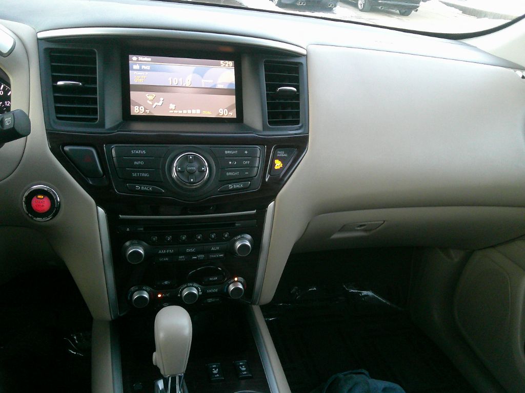 2013 Nissan Pathfinder S photo