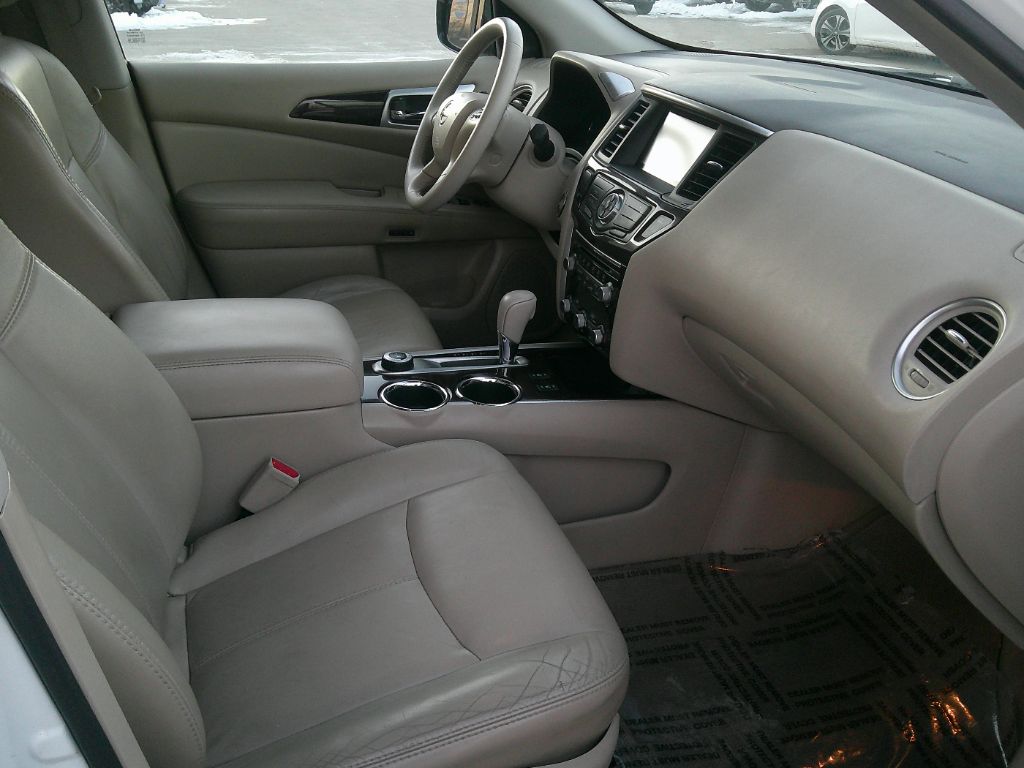 2013 Nissan Pathfinder S photo