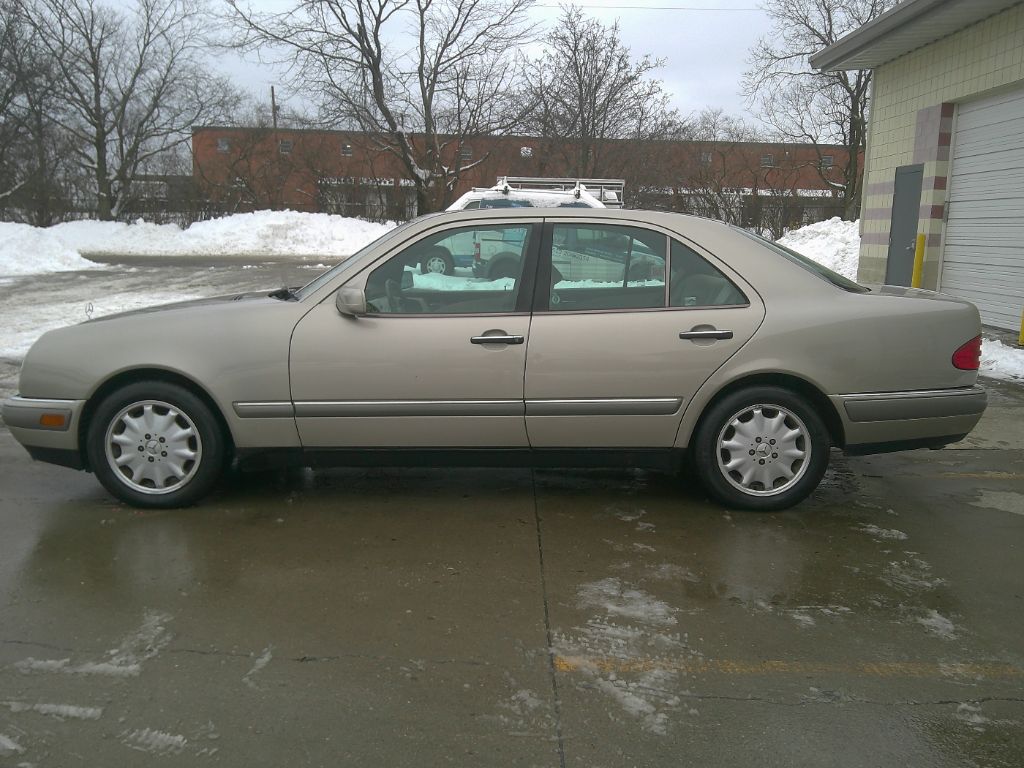 1997 Mercedes-Benz E-Class E320 photo