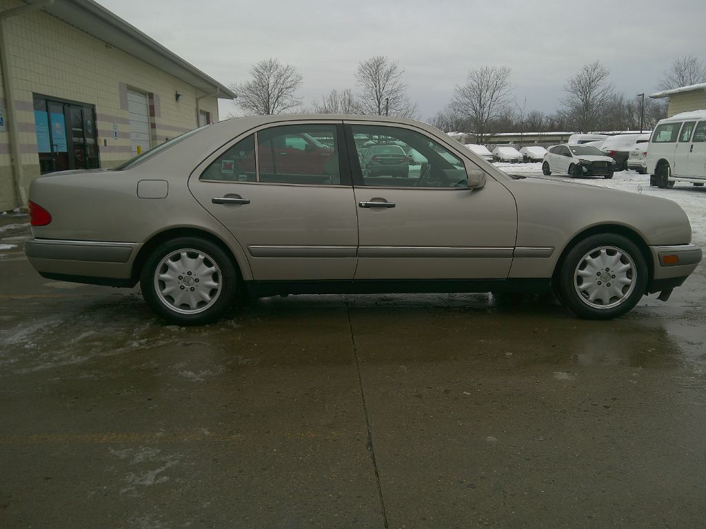 1997 Mercedes-Benz E-Class E320 photo