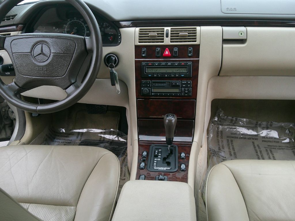 1997 Mercedes-Benz E-Class E320 photo