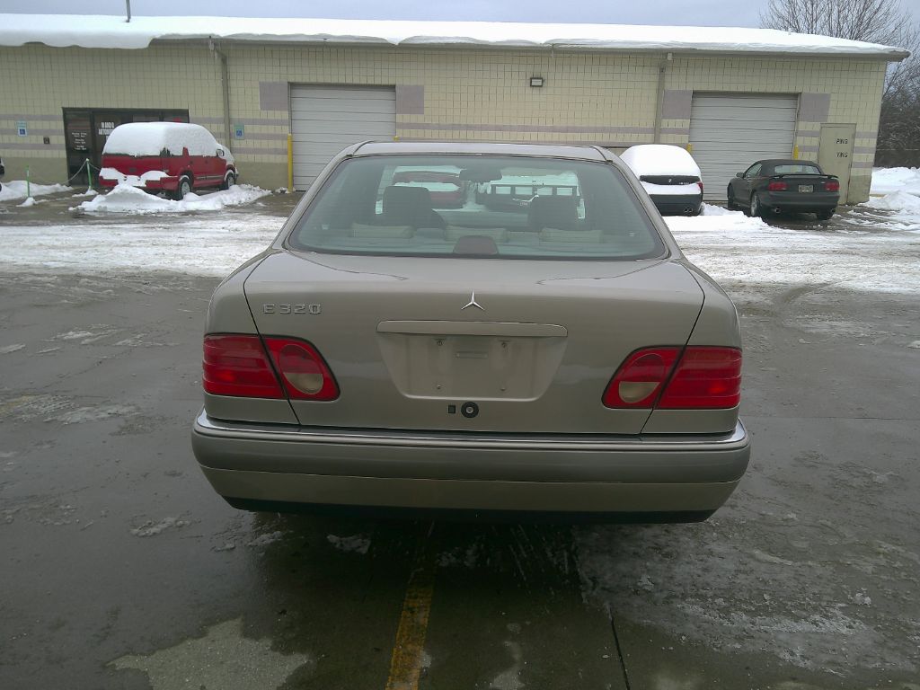 1997 Mercedes-Benz E-Class E320 photo