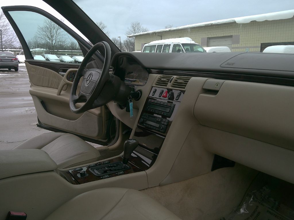 1997 Mercedes-Benz E-Class E320 photo