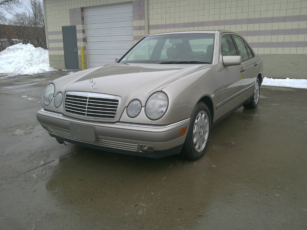 1997 Mercedes-Benz E-Class E320 photo