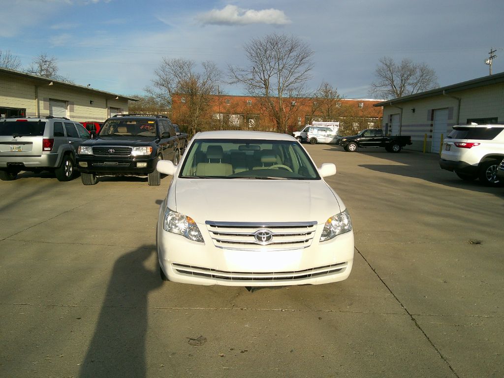 2005 Toyota Avalon XL photo
