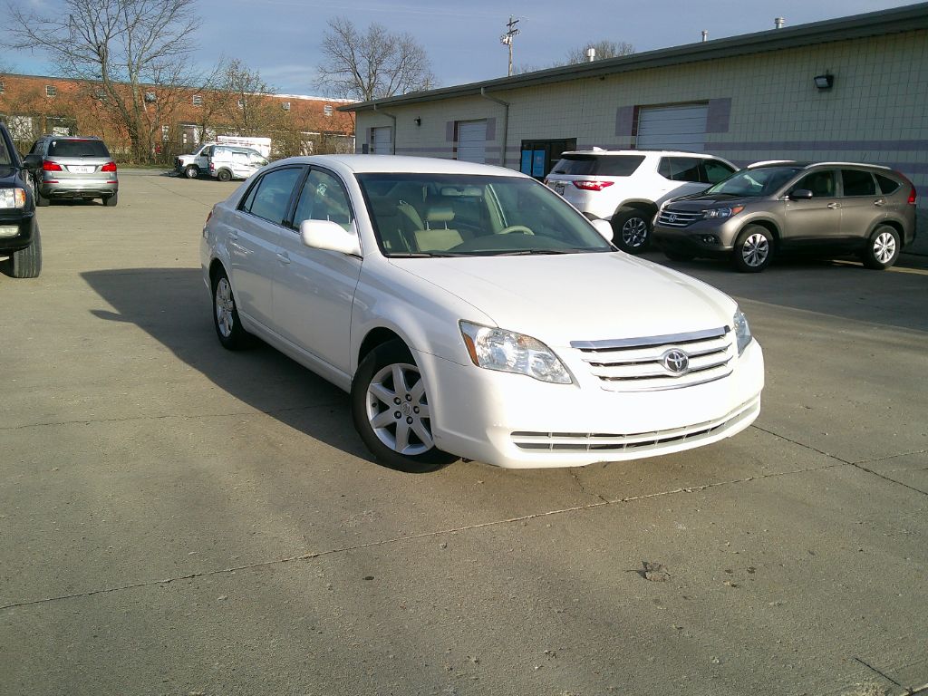 2005 Toyota Avalon XL photo