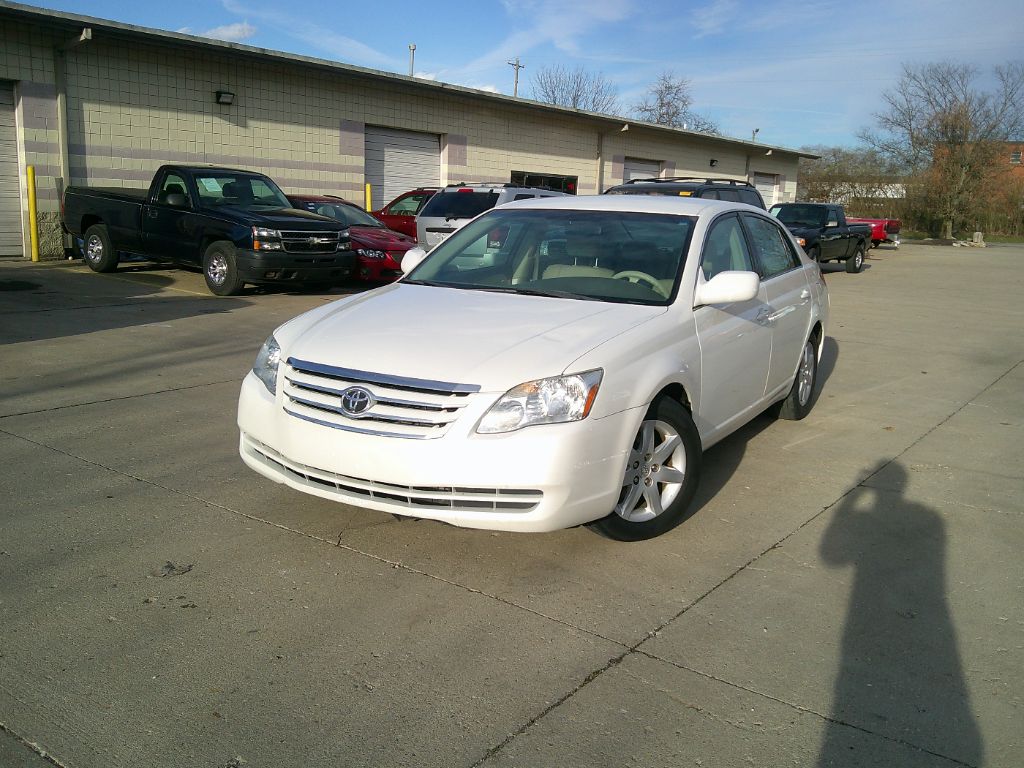 2005 Toyota Avalon XL photo