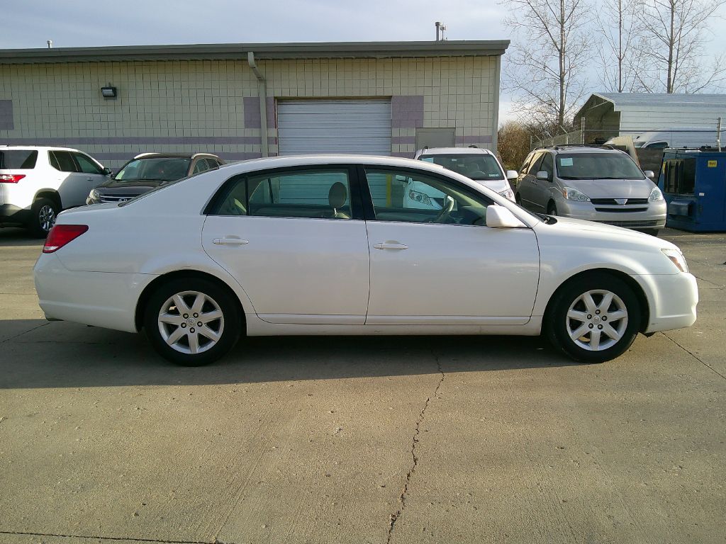 2005 Toyota Avalon XL photo