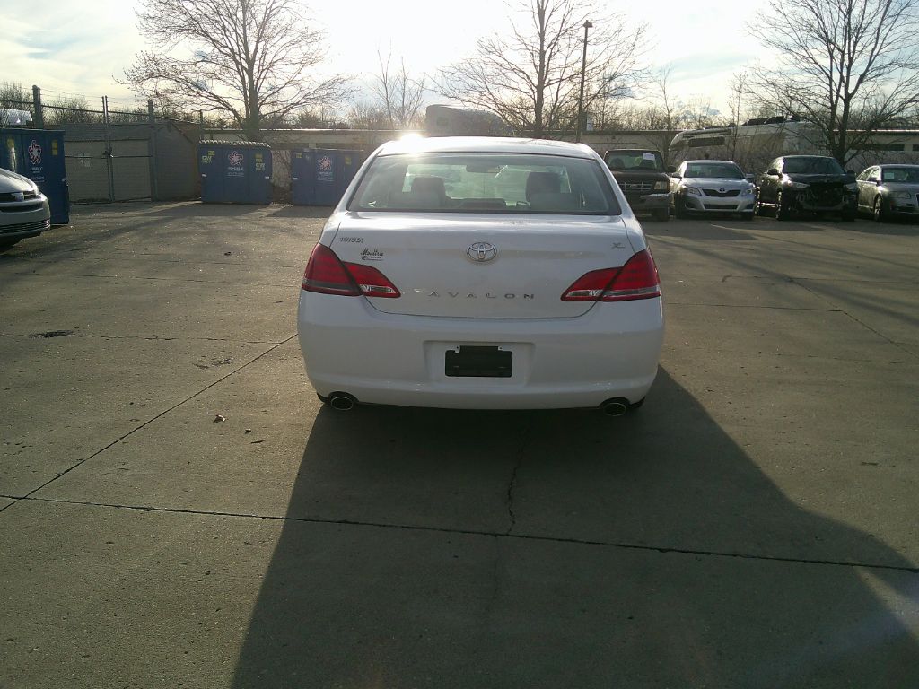 2005 Toyota Avalon XL photo