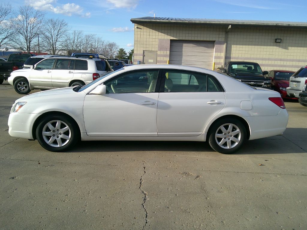 2005 Toyota Avalon XL photo