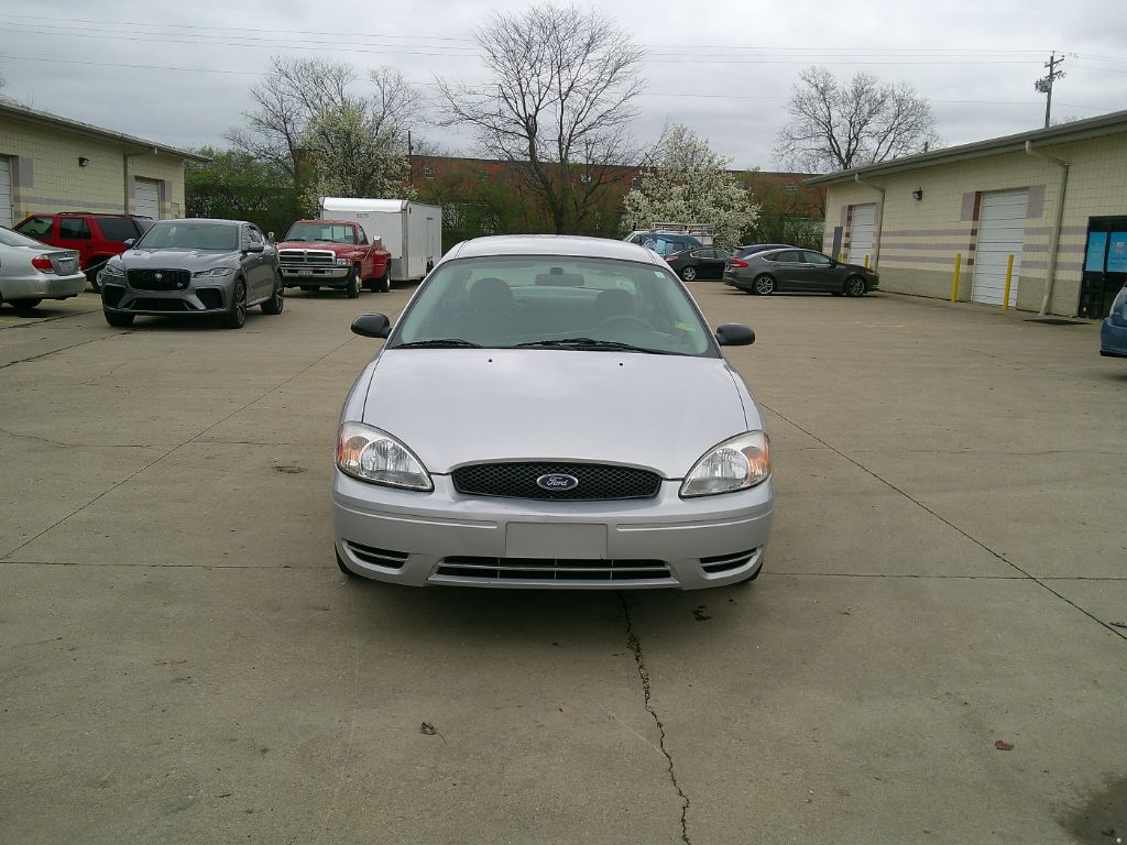 2004 Ford Taurus SE photo