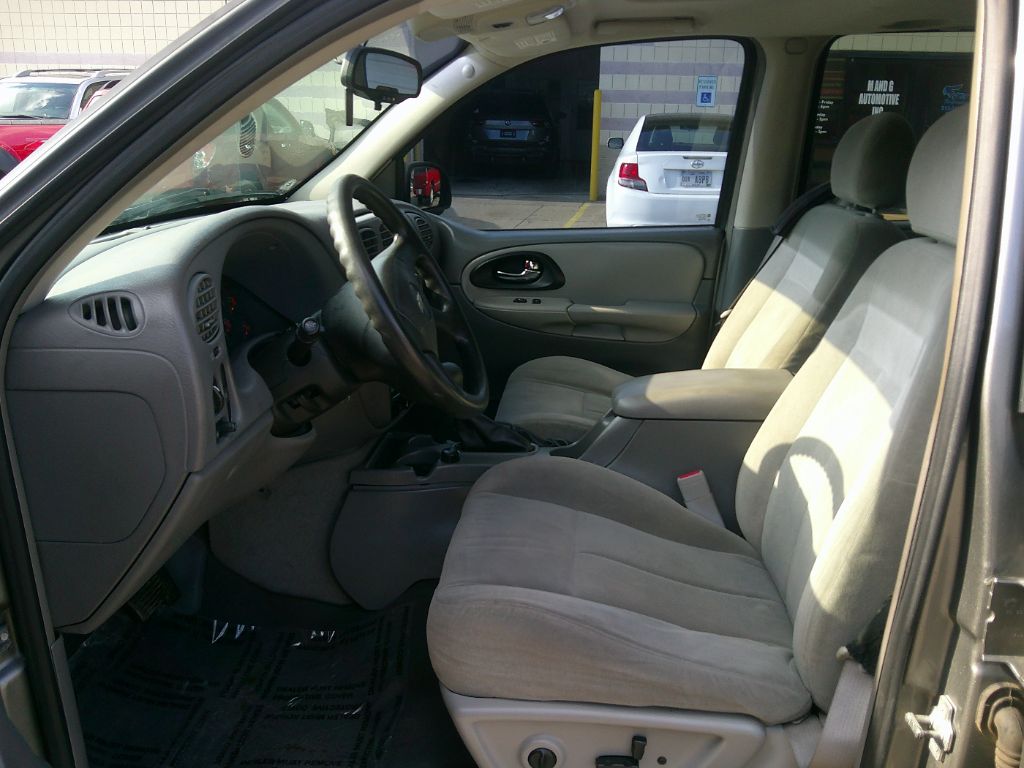 2005 Chevrolet SLX LS photo