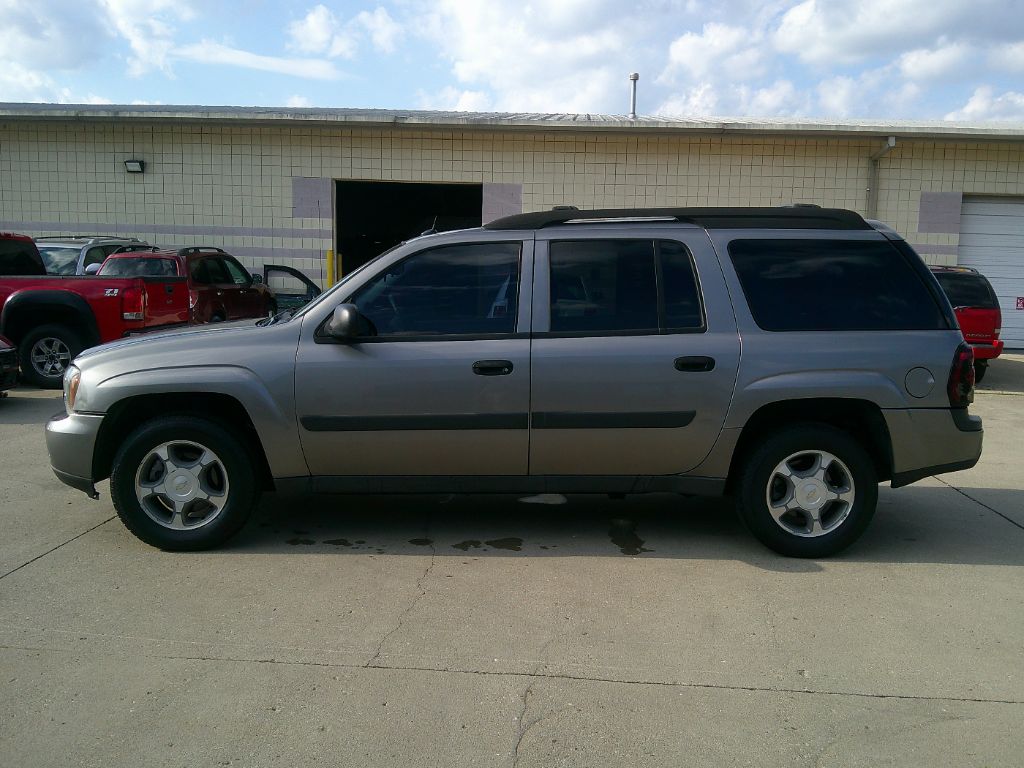 2005 Chevrolet SLX LS photo
