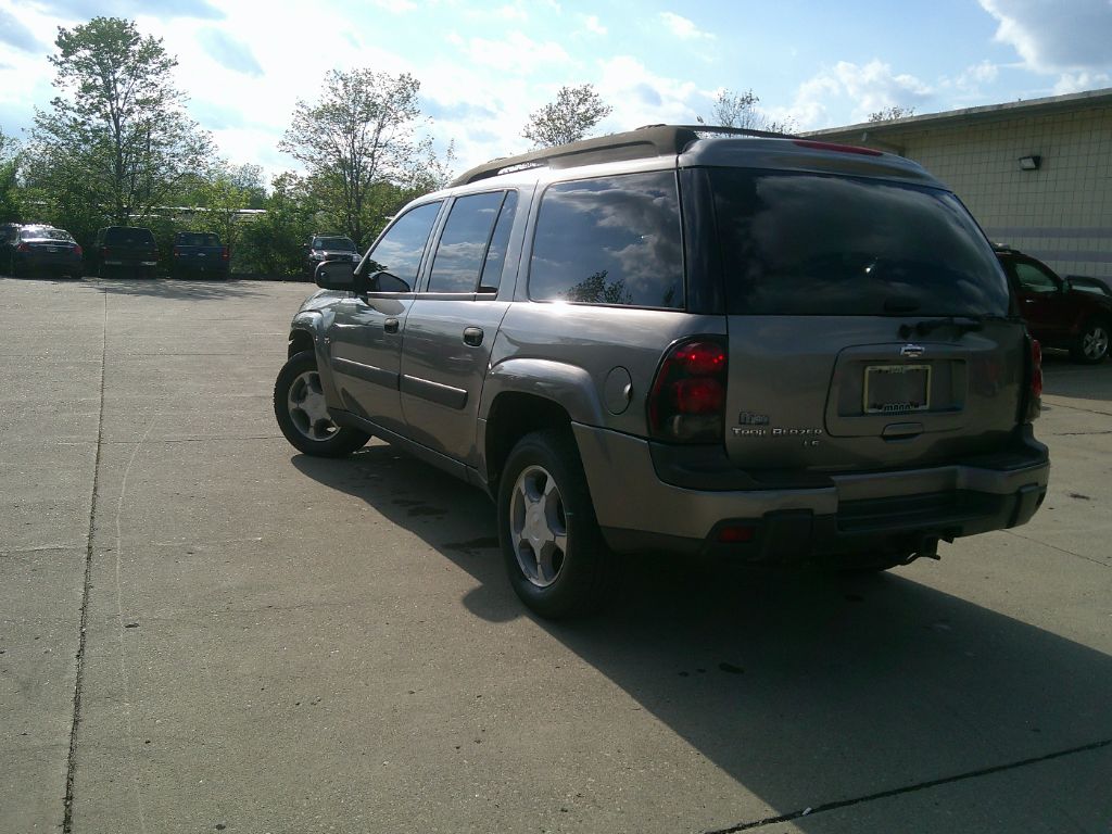2005 Chevrolet SLX LS photo