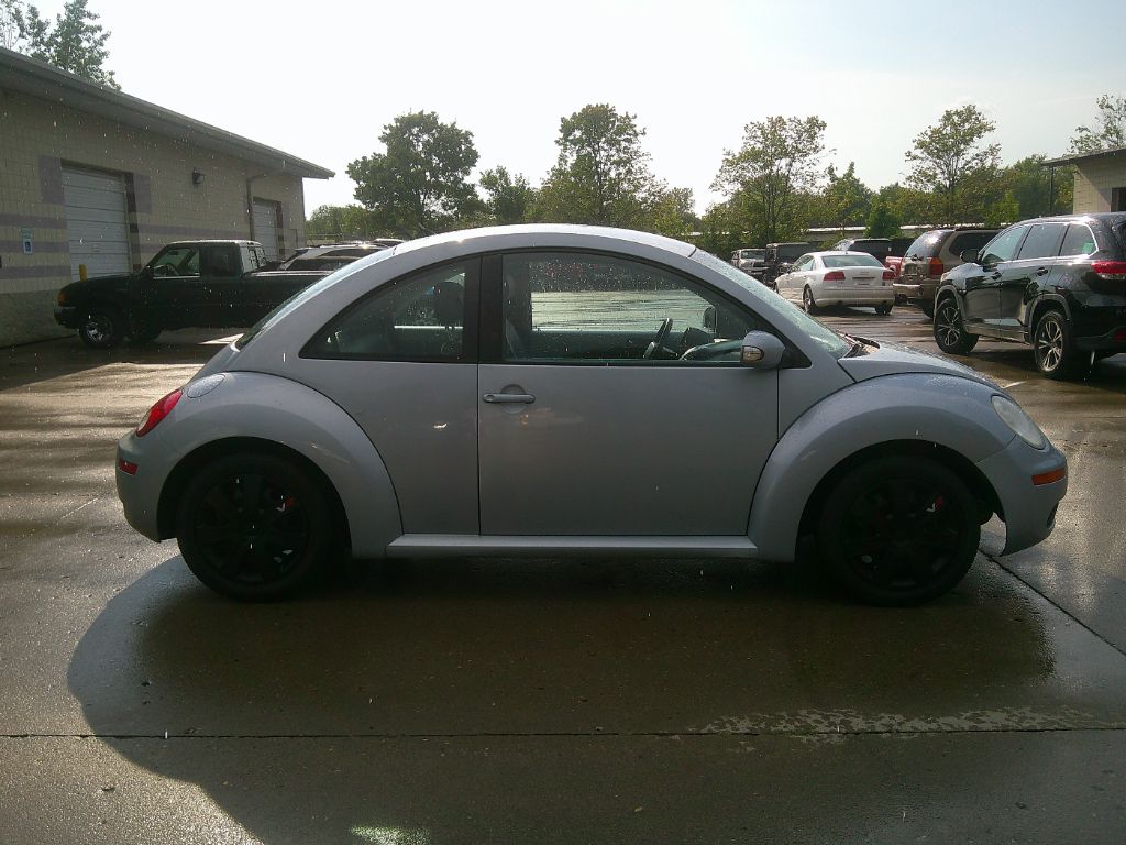 2010 Volkswagen Beetle - $7,497