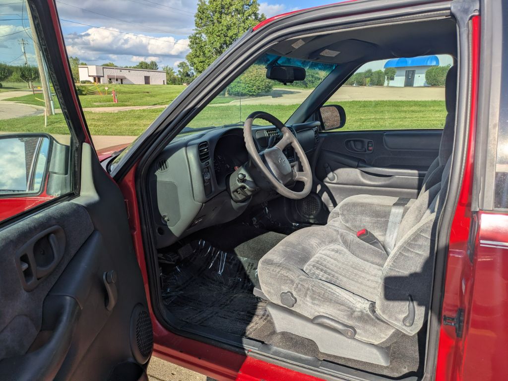 2001 Chevrolet S-10 Pickup - $6,997