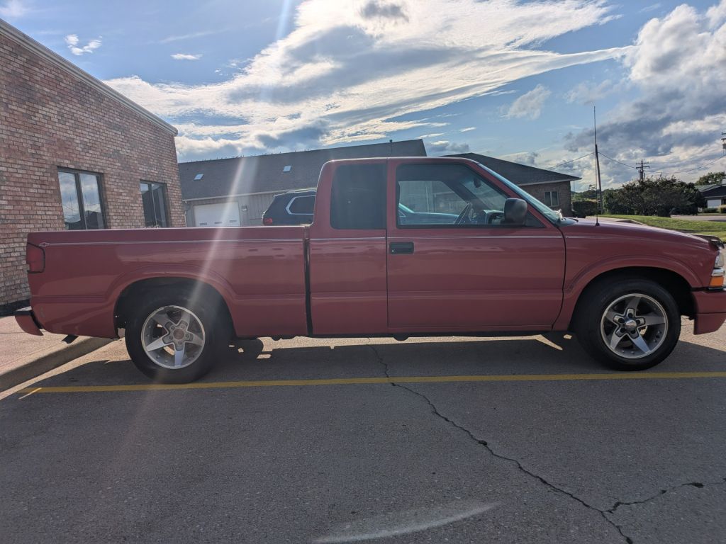 2001 Chevrolet S-10 Pickup - $6,997