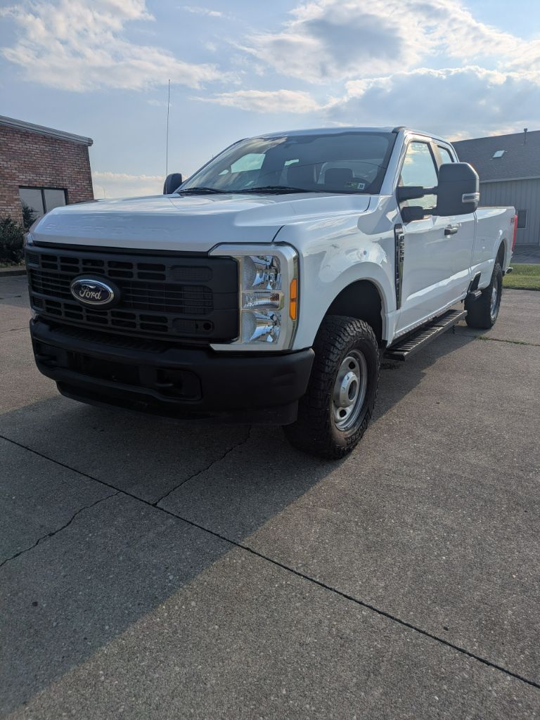 2023 Ford F-250 - $35,995