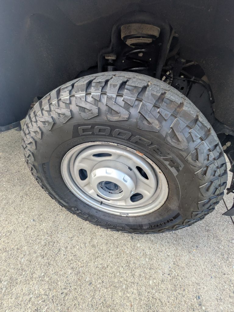 2023 Ford F-250 - $35,995