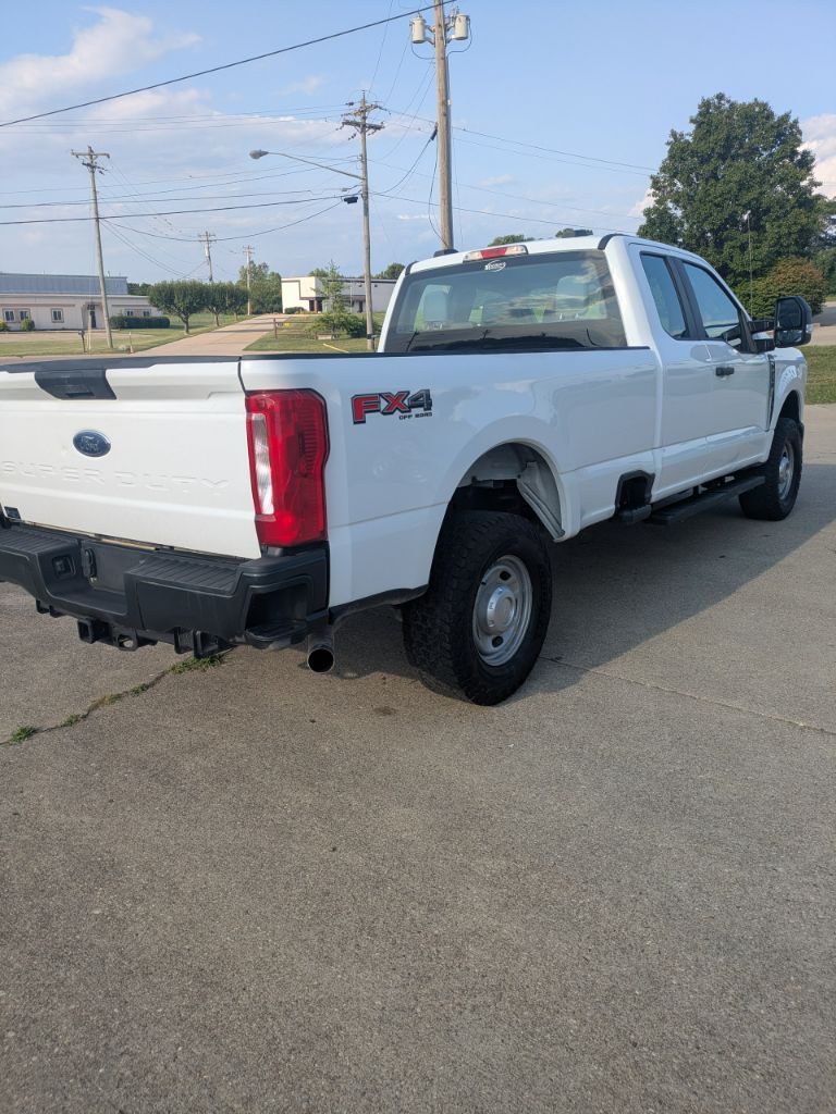 2023 Ford F-250 - $35,995