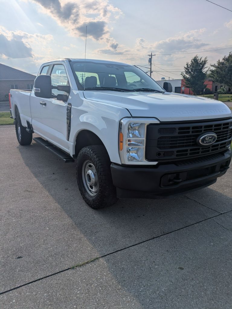 2023 Ford F-250 - $35,995