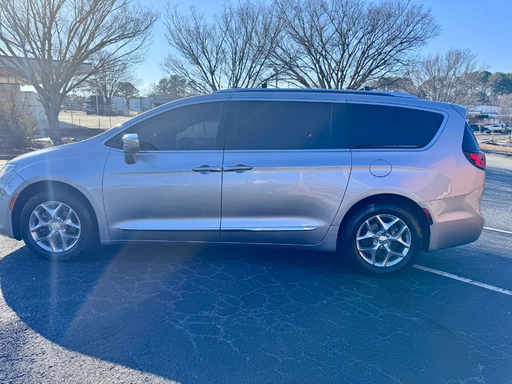 2017 Chrysler Pacifica Limited photo