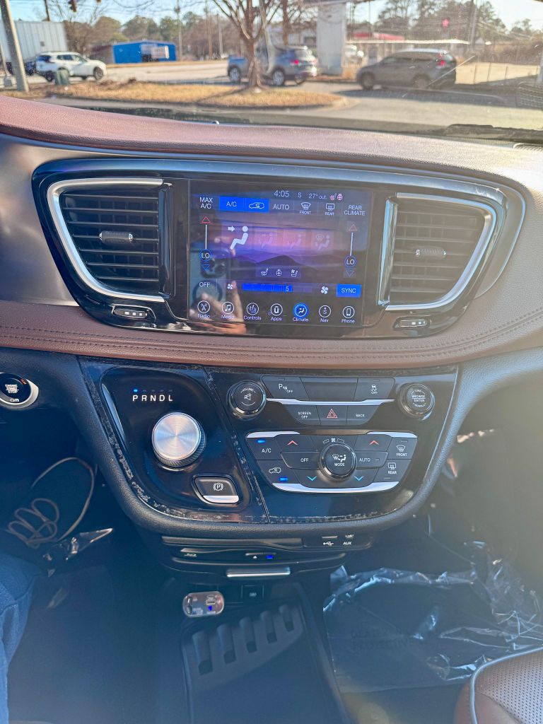 2017 Chrysler Pacifica Limited photo