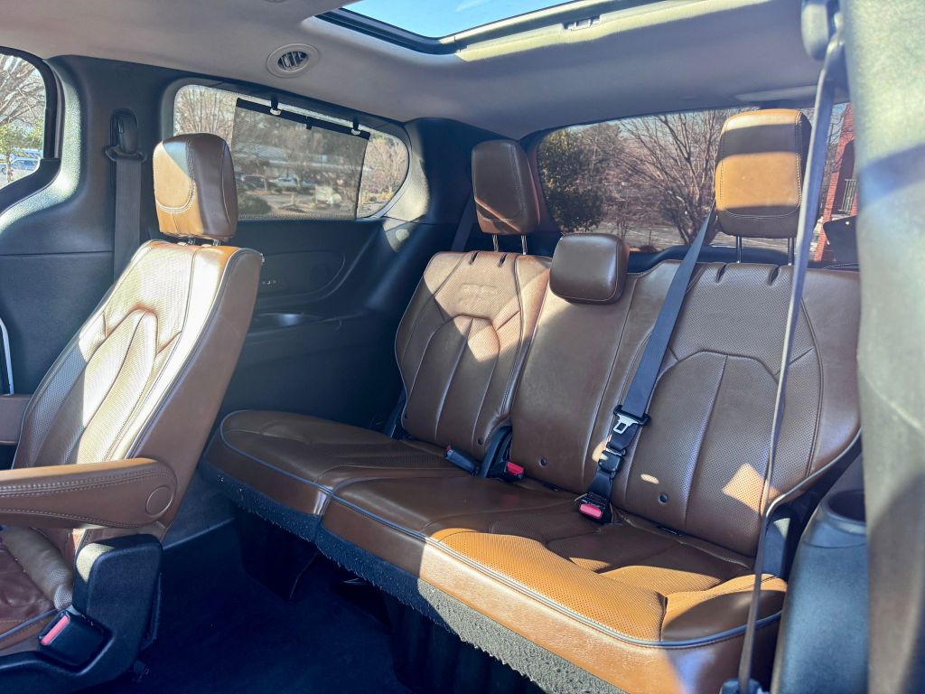 2017 Chrysler Pacifica Limited photo