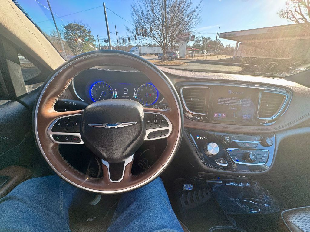 2017 Chrysler Pacifica Limited photo