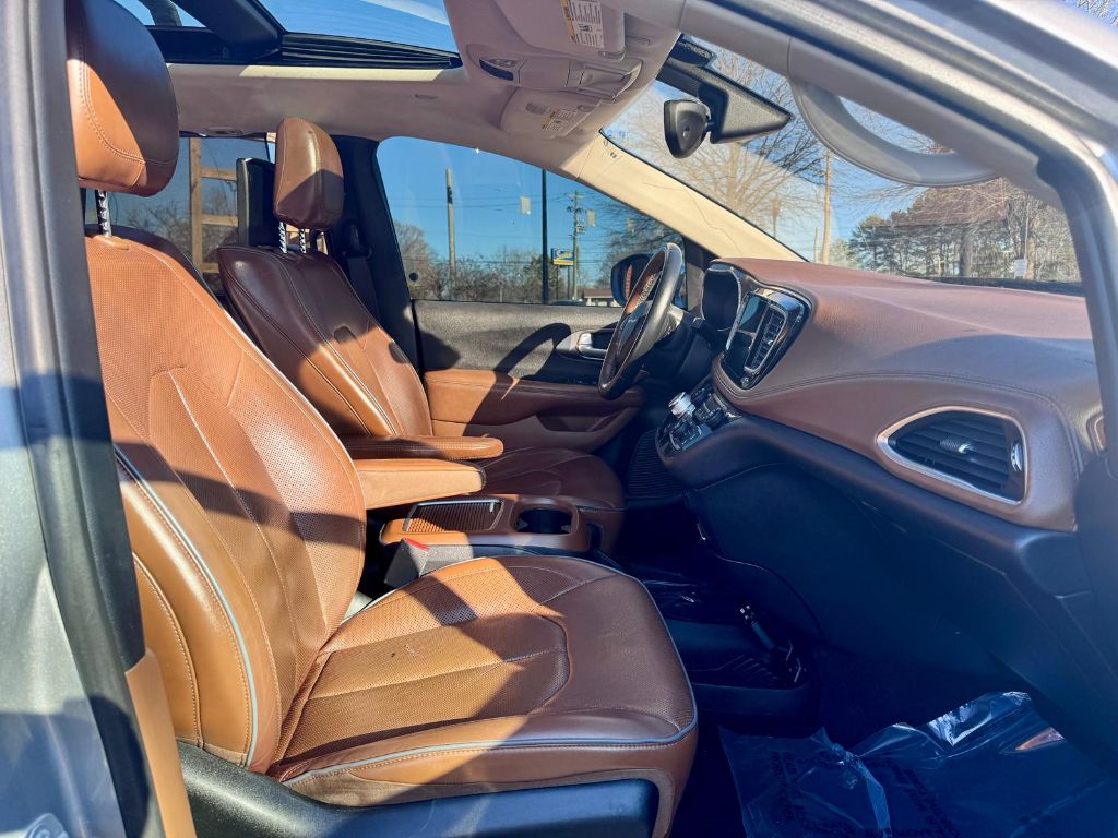 2017 Chrysler Pacifica Limited photo