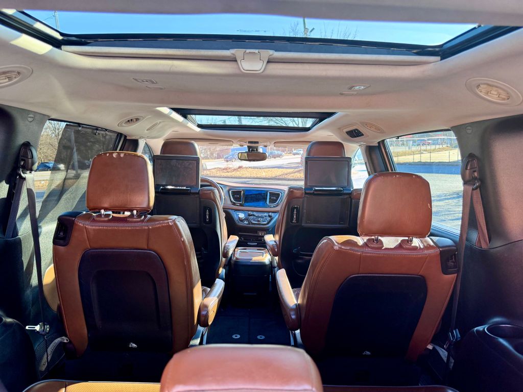 2017 Chrysler Pacifica Limited photo