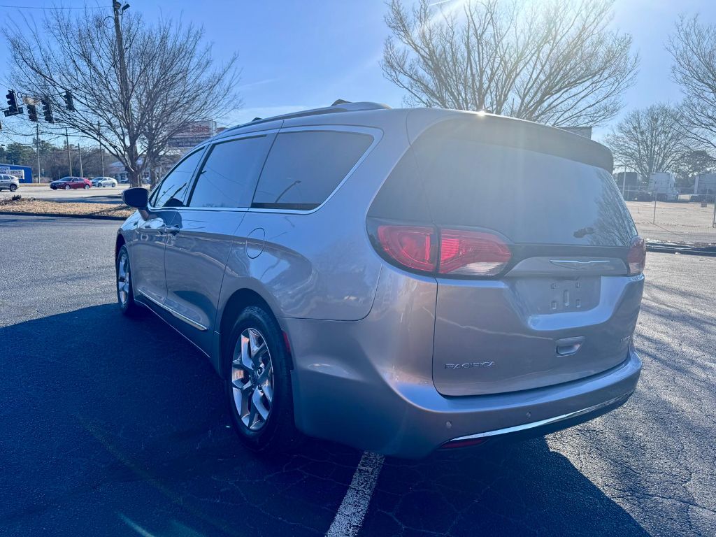 2017 Chrysler Pacifica Limited photo