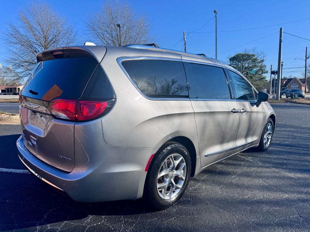 2017 Chrysler Pacifica Limited photo