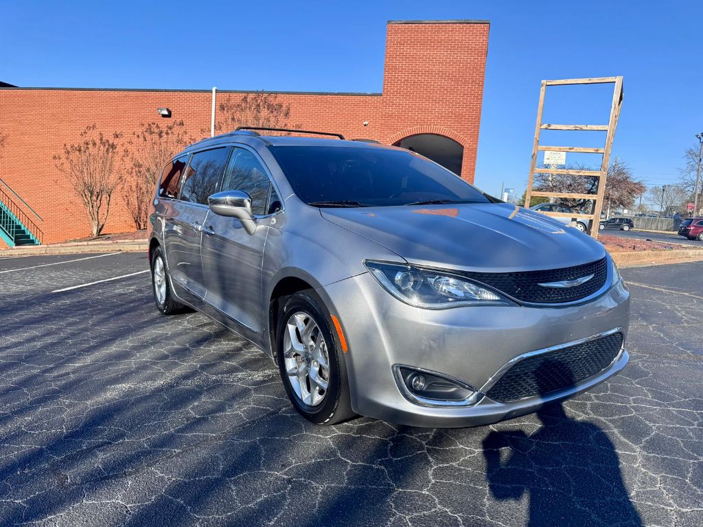 2017 Chrysler Pacifica Limited photo