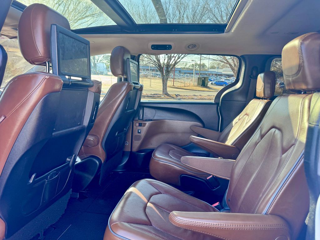 2017 Chrysler Pacifica Limited photo