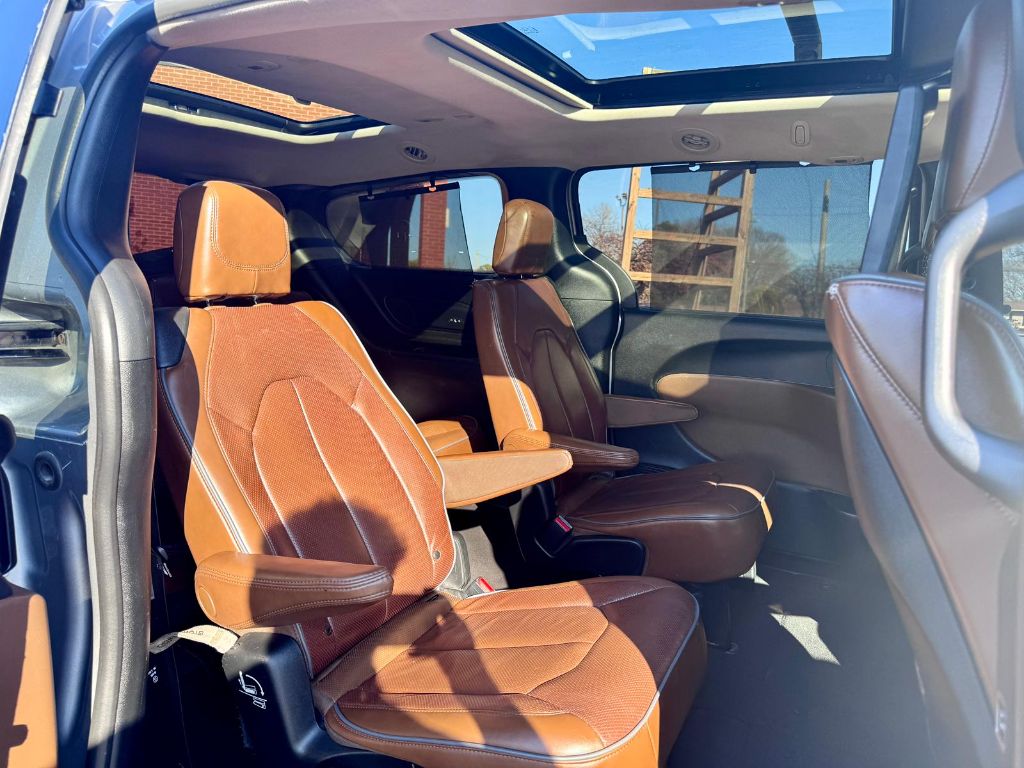 2017 Chrysler Pacifica Limited photo