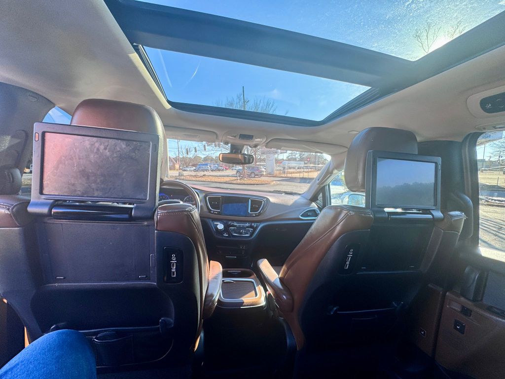2017 Chrysler Pacifica Limited photo