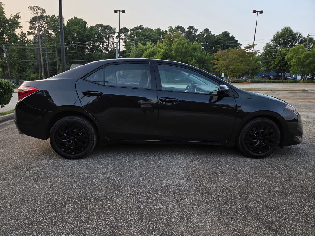 2019 Toyota Corolla LE photo