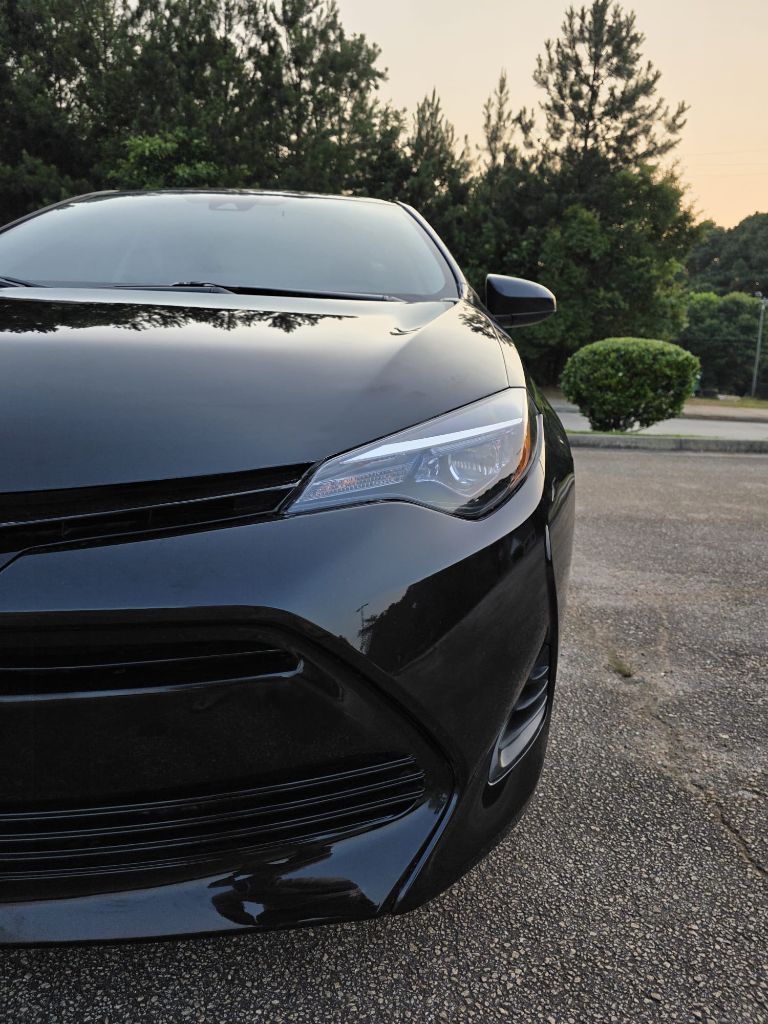 2019 Toyota Corolla LE photo