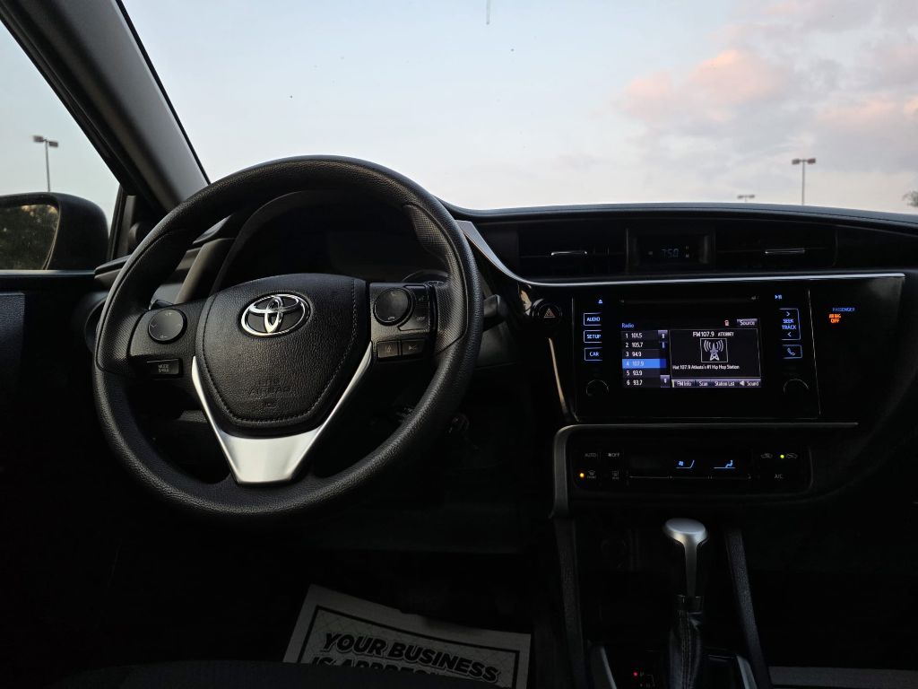 2019 Toyota Corolla LE photo