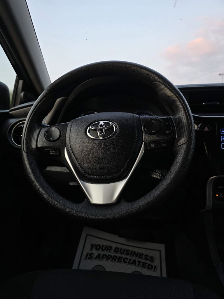 2019 Toyota Corolla LE photo