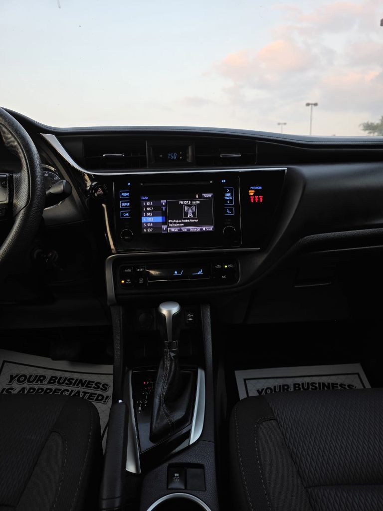 2019 Toyota Corolla LE photo