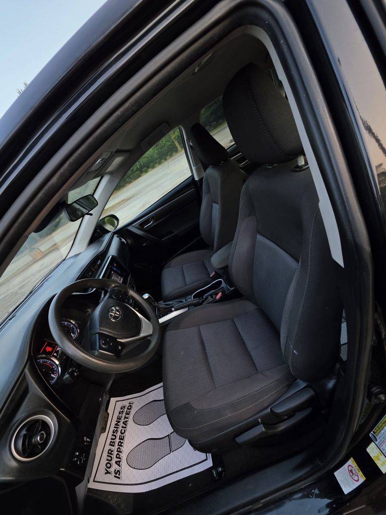 2019 Toyota Corolla LE photo