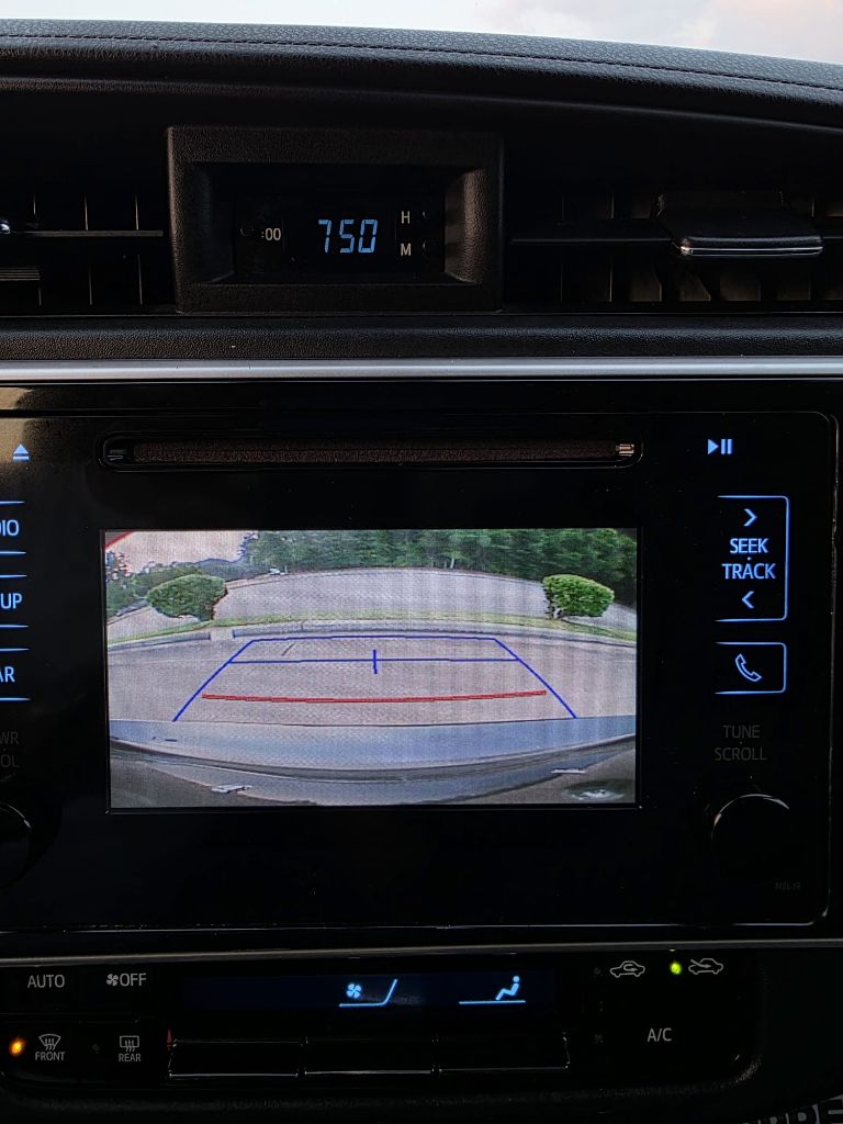 2019 Toyota Corolla LE photo