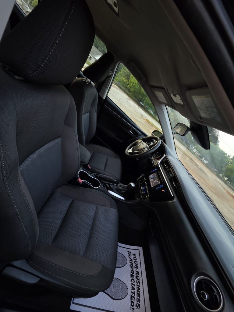 2019 Toyota Corolla LE photo