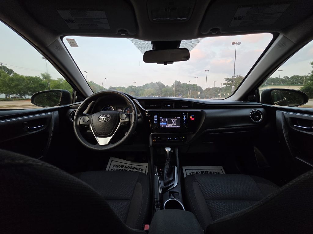 2019 Toyota Corolla LE photo
